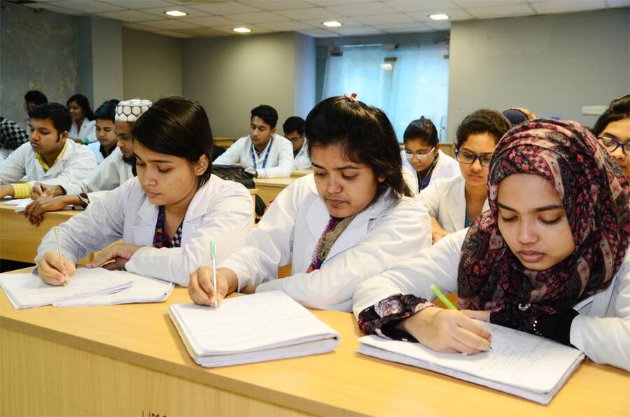 Universal Medical College* - College Image