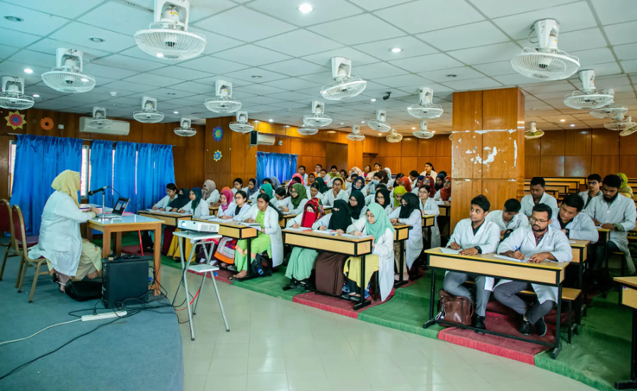Dhaka Community Medical College - College Image