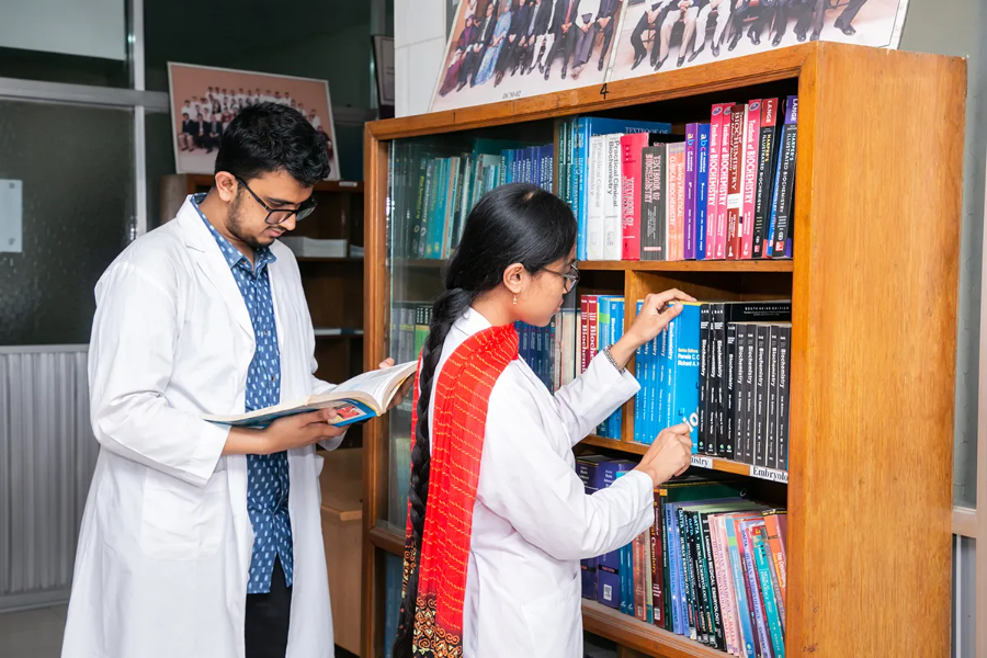 Dhaka Community Medical College - College Image