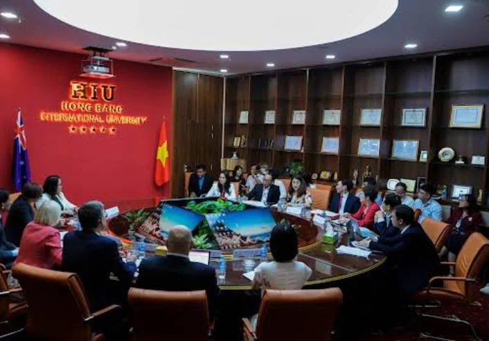 Hong Bang International University - College Image