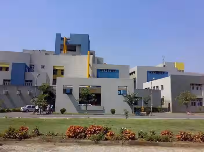 Surat Municipal Institute of Medical Education, Surat - Campus
