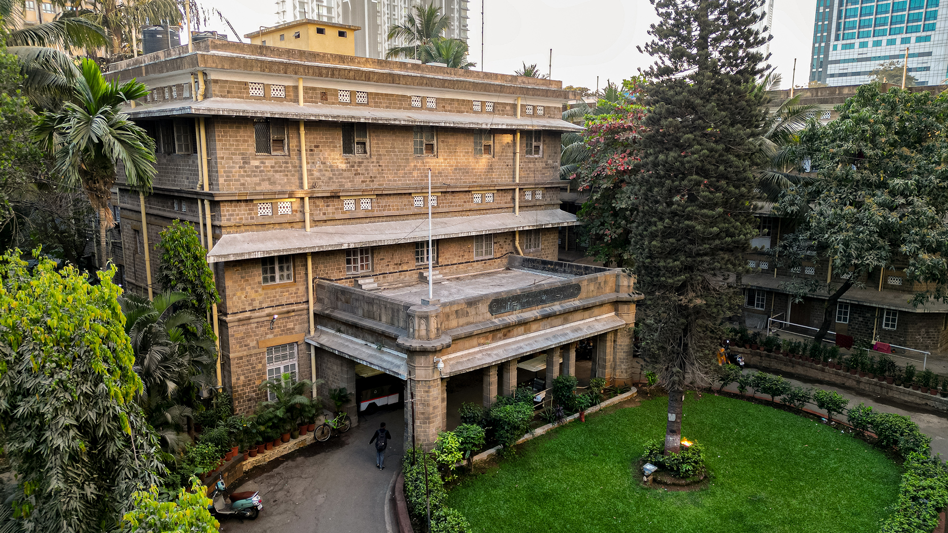 Seth Gordhandas Sunderdas Medical College, Mumbai - Campus