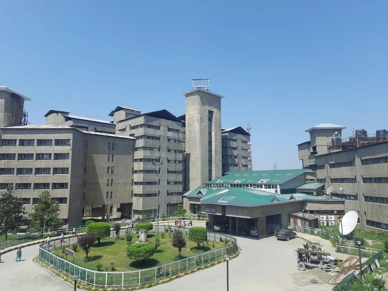 Sher-I-Kashmir Institute Of Medical Sciences, Srinagar - CAMPUS