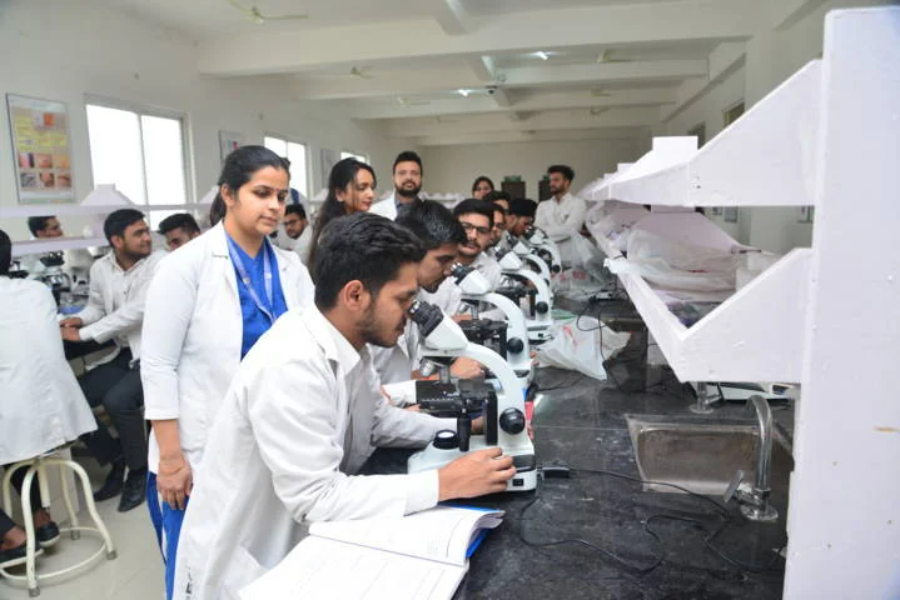 G.S. Medical College & Hospital, Hapur - College Image