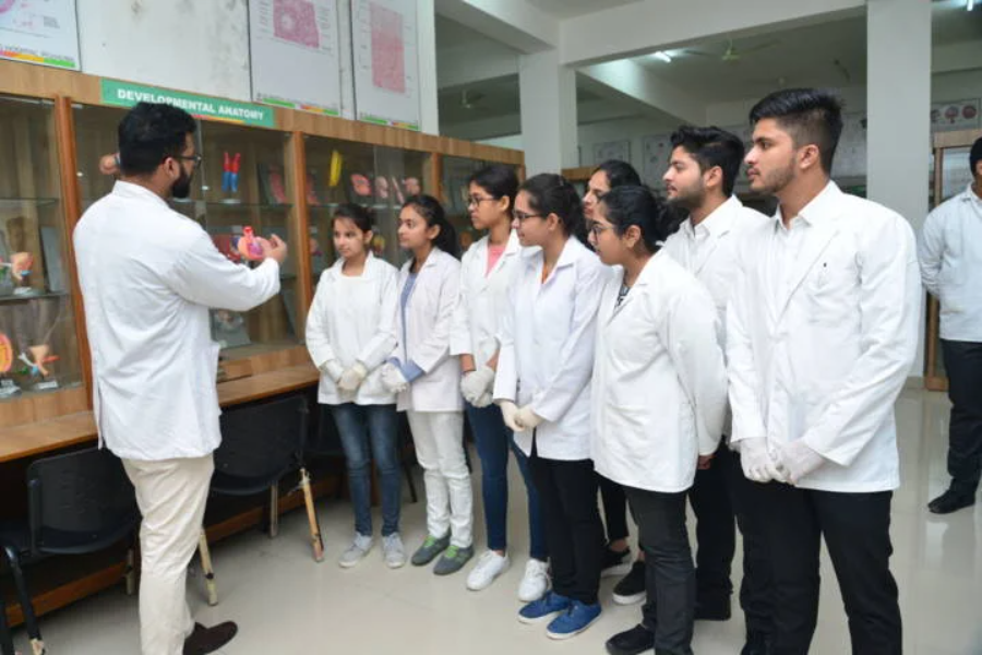 G.S. Medical College & Hospital, Hapur - College Image
