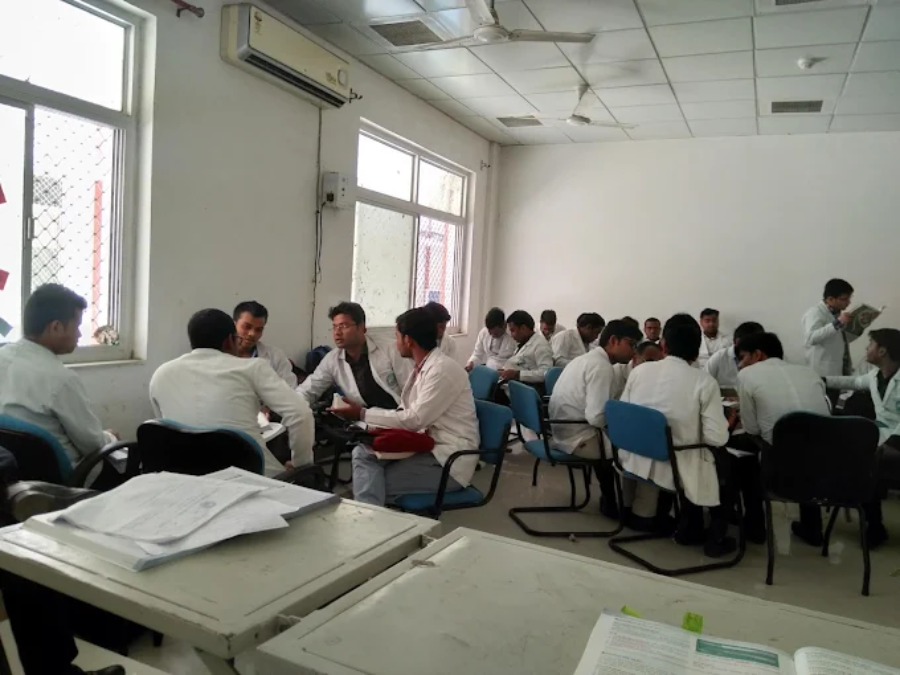 Mahamaya Rajkiya Allopathic Medical College (GMC), Ambedkar Nagar - College Image