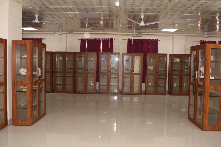 Maharshi Devraha Baba Autonomous State Medical College, Deoria - College Image