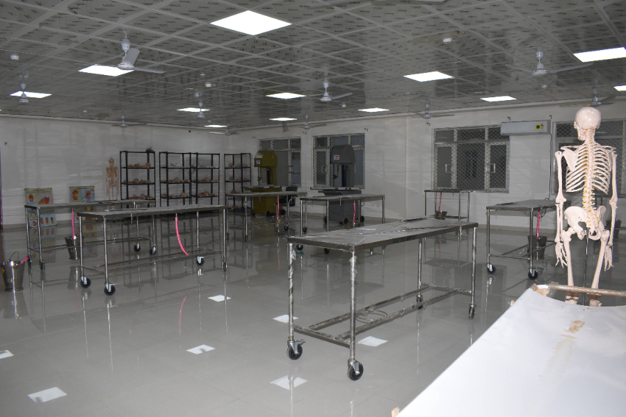Maharshi Devraha Baba Autonomous State Medical College, Deoria - College Image