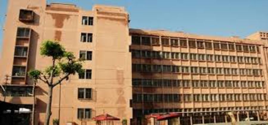 S N Medical College, Agra - College Image