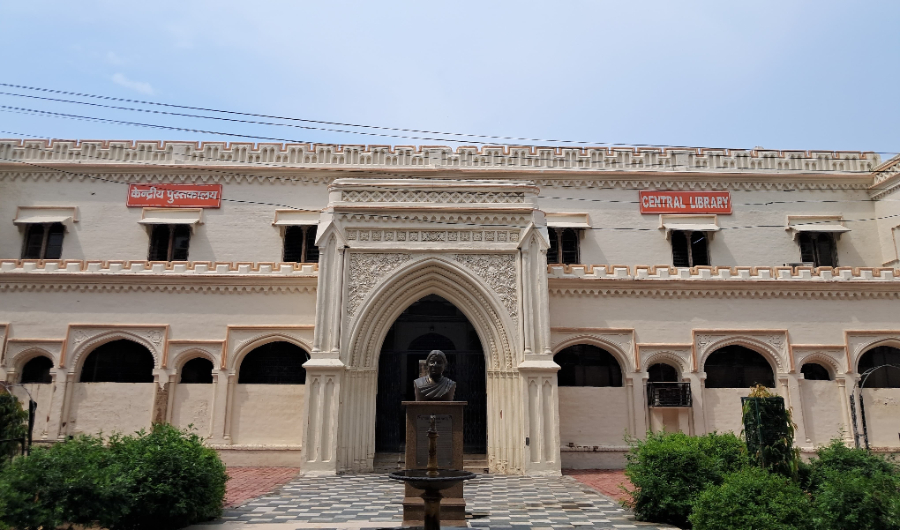 S N Medical College, Agra - College Image
