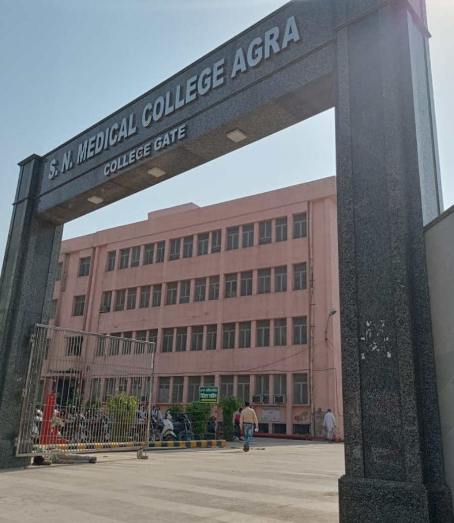 S N Medical College, Agra - College Image