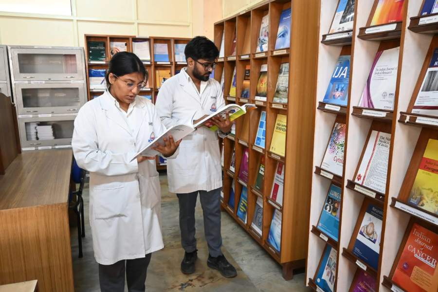 Varun Arjun Medical College, Shahjahanpur - College Image