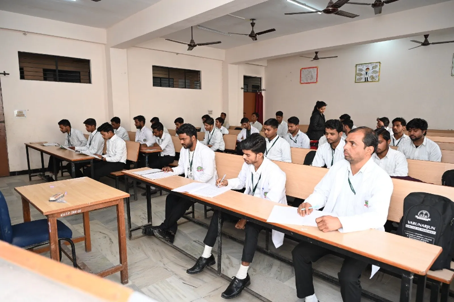 Varun Arjun Medical College, Shahjahanpur - College Image