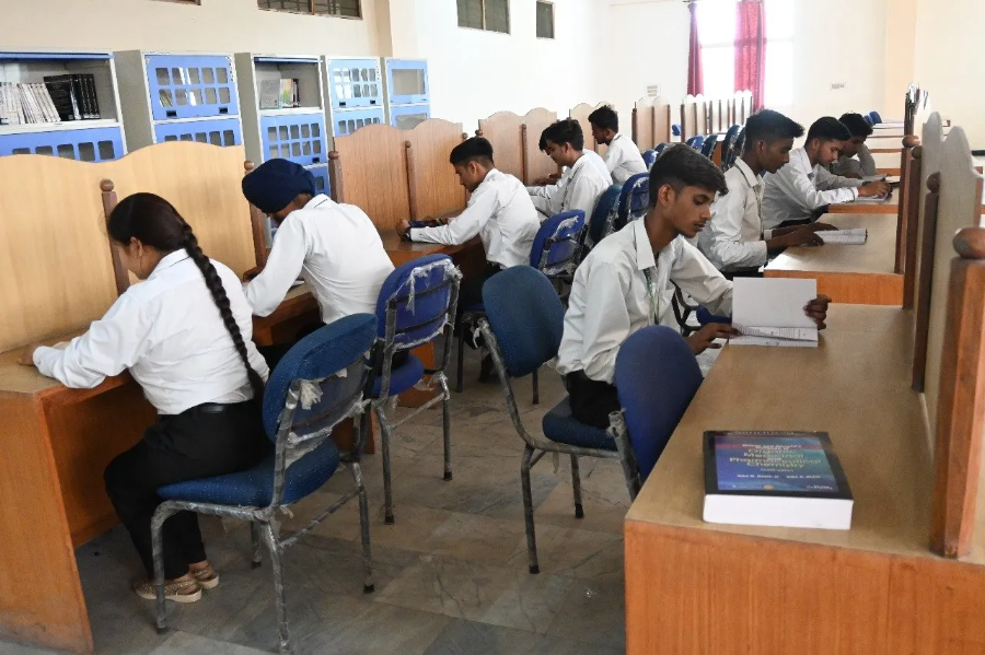 Varun Arjun Medical College, Shahjahanpur - College Image