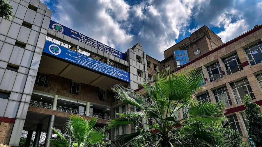 Atal Bihari Vajpayee Institute of Medical Sciences and Dr. RML Hospital, New Delhi - College Image