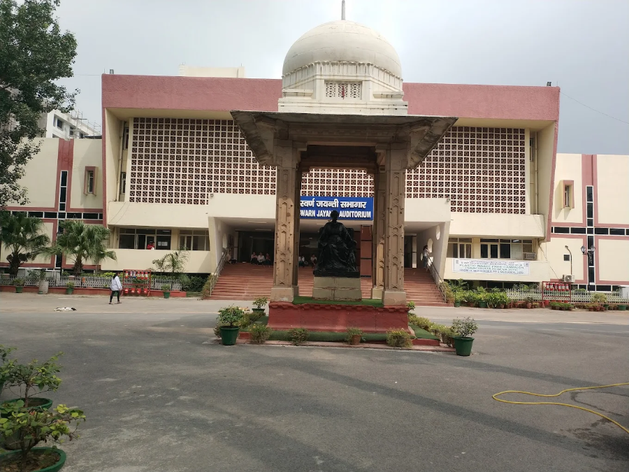 Lady Hardinge Medical College, New Delhi - College Image