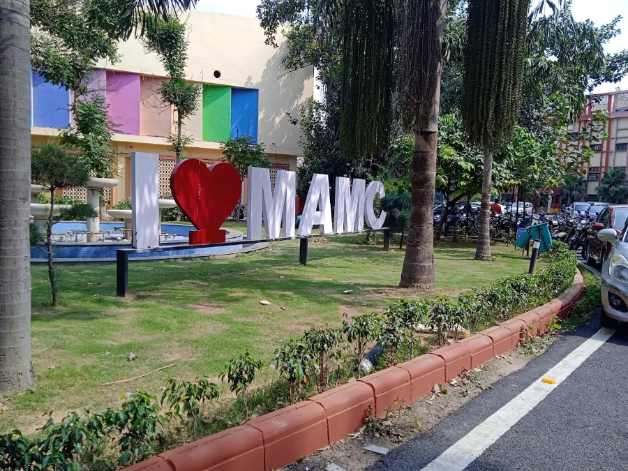 Maulana Azad Medical College, New Delhi - College Image