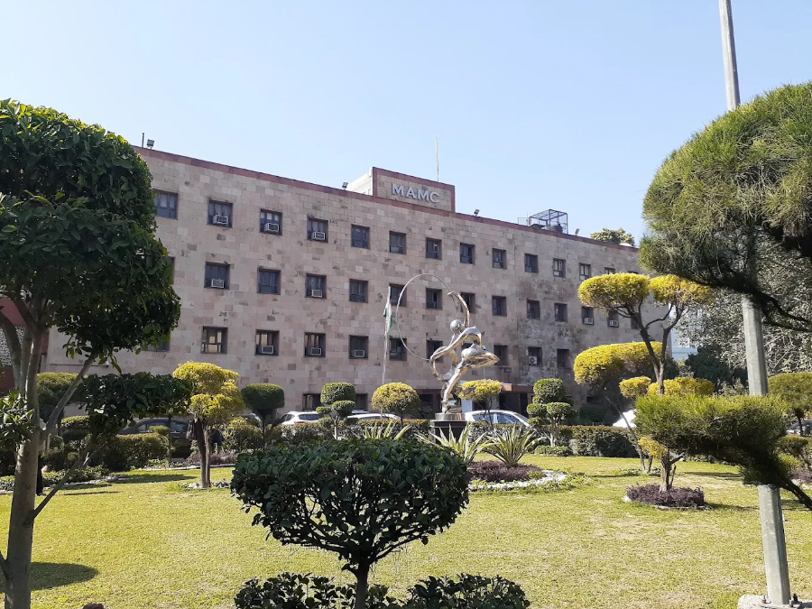 Maulana Azad Medical College, New Delhi - College Image