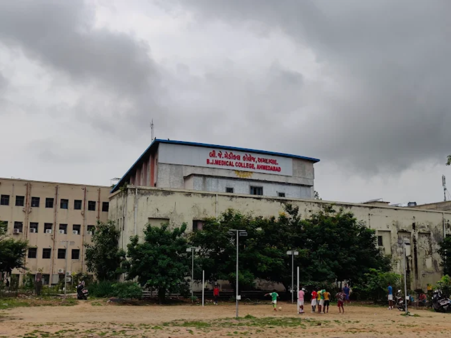 B J Medical College, Ahmedabad - College Image