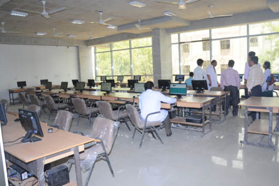 GMERS Medical College, Gandhinagar - College Image