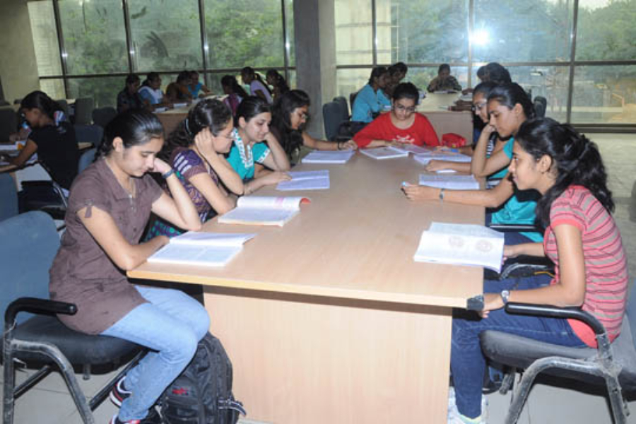 GMERS Medical College, Gandhinagar - College Image
