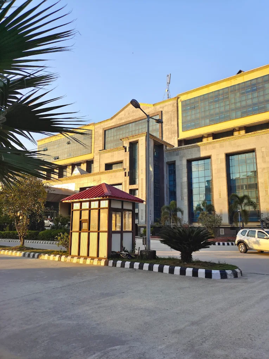 Shri Lal Bahadur Shastri Government Medical College, Mandi - College Image
