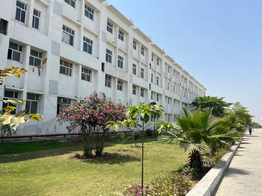 World College of Medical Sciences & Research, Jhajjar - College Image
