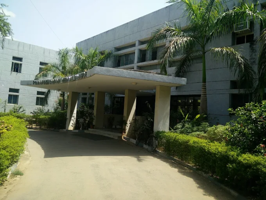 Pramukhswami Medical College, Karmsad - College Image