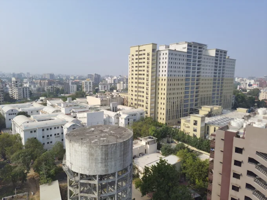 Smt. N.H.L. Municipal Medical College, Ahmedabad - College Image