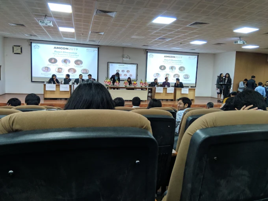 Smt. N.H.L. Municipal Medical College, Ahmedabad - College Image