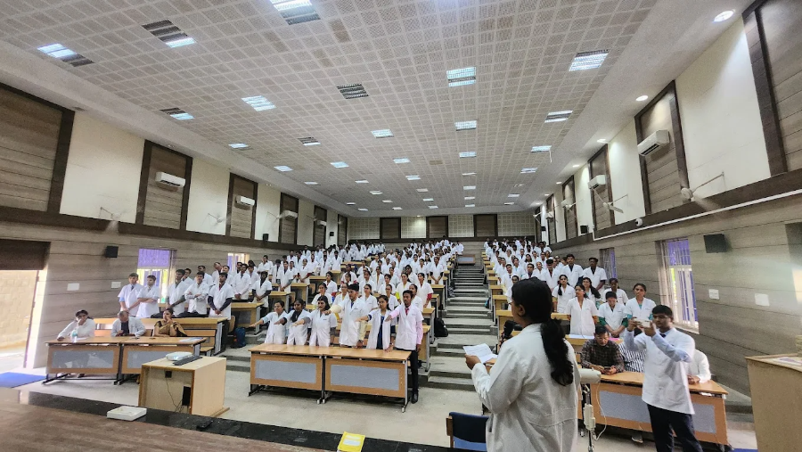 S S Institute of Medical Sciences & Research Centre, Davangere - College Image