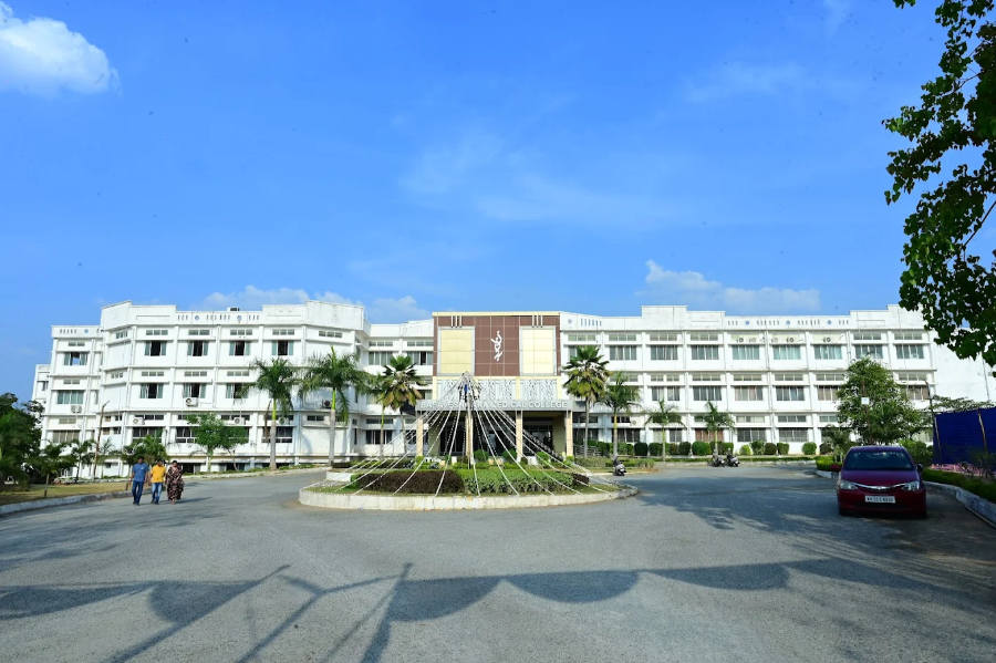Sri Basaveshwara Medical College and Hospital, Chitradurga - College Image