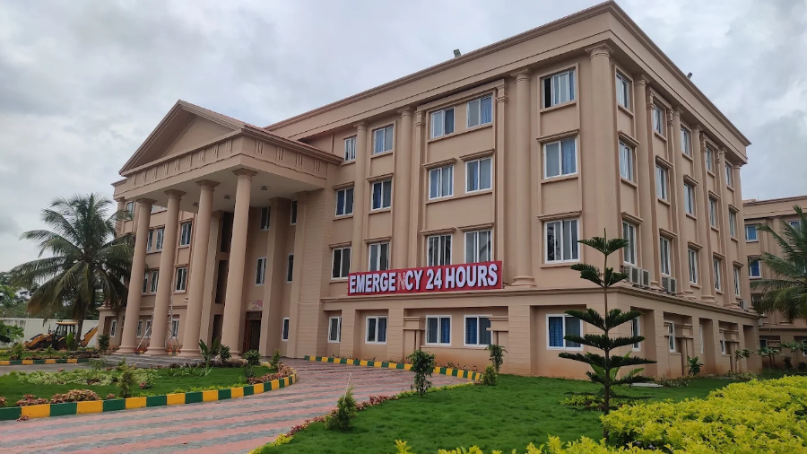 Sri Chamundeshwari Medical College Hospital & Research Institute, Channapatna - College Image