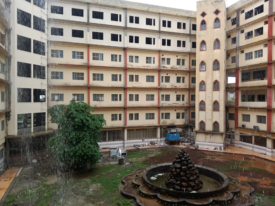 Ruxmaniben Deepchand Gardi Medical College, Ujjain - College Image