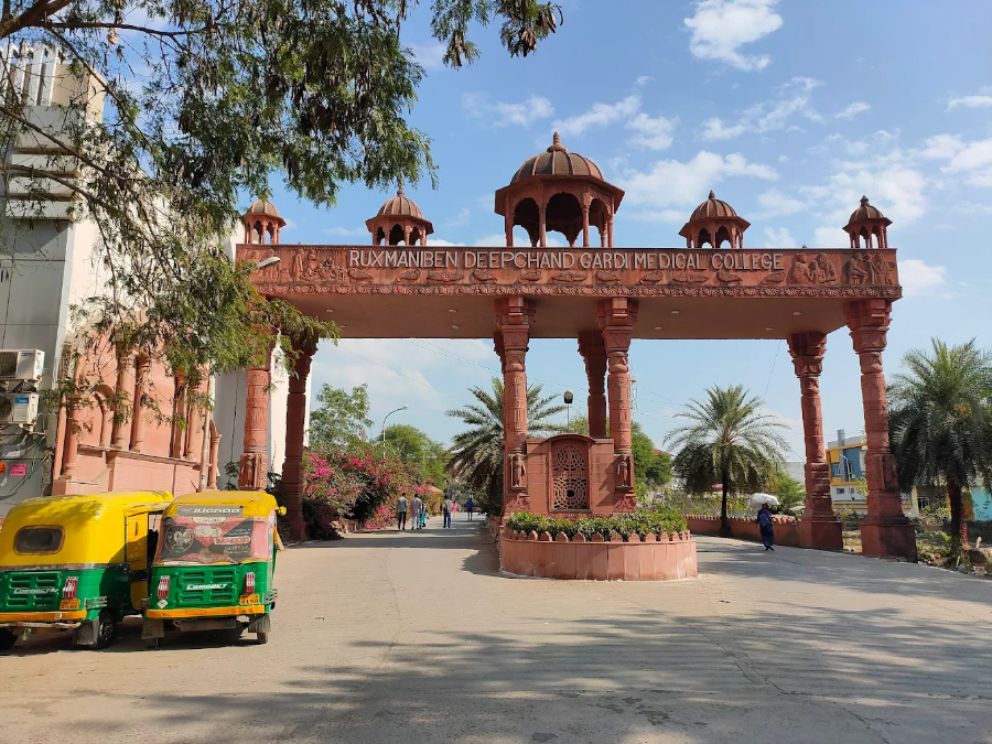 Ruxmaniben Deepchand Gardi Medical College, Ujjain - College Image