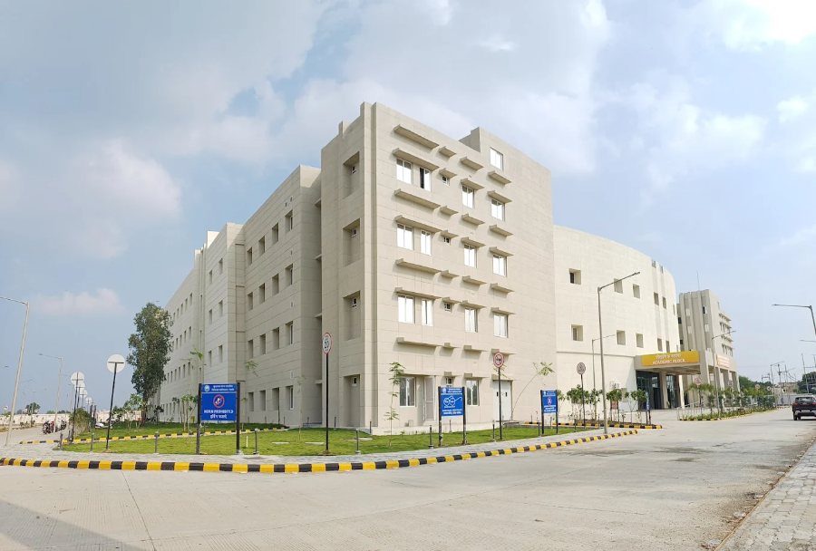 Sundarlal Patwa Government Medical College, Mandsaur - College Image
