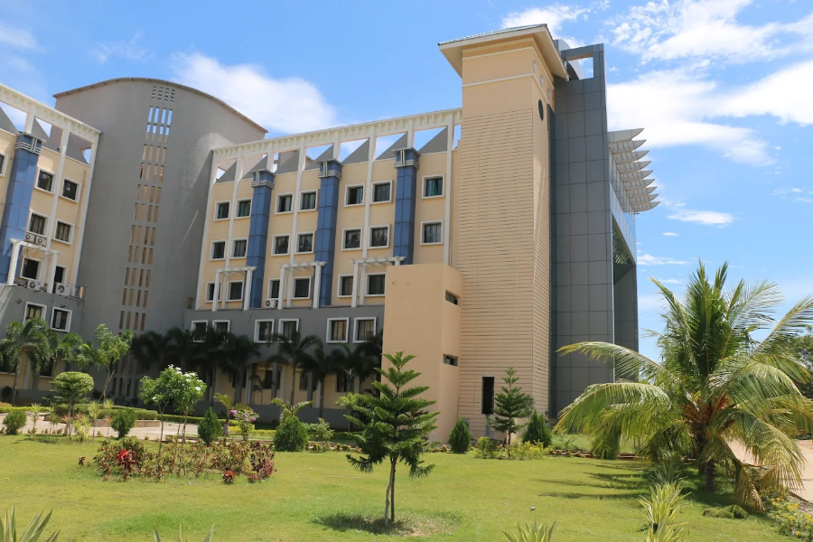 Sri Manakula Vinayagar Medical College & Hospital, Kalitheerthalkuppam - College Image