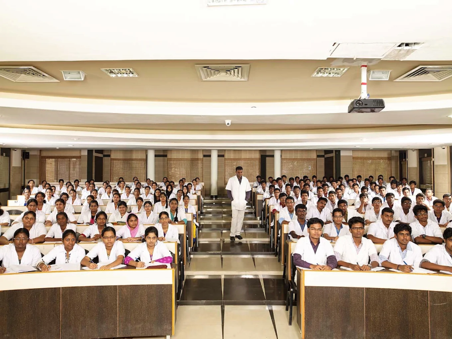 Sri Manakula Vinayagar Medical College & Hospital, Kalitheerthalkuppam - College Image