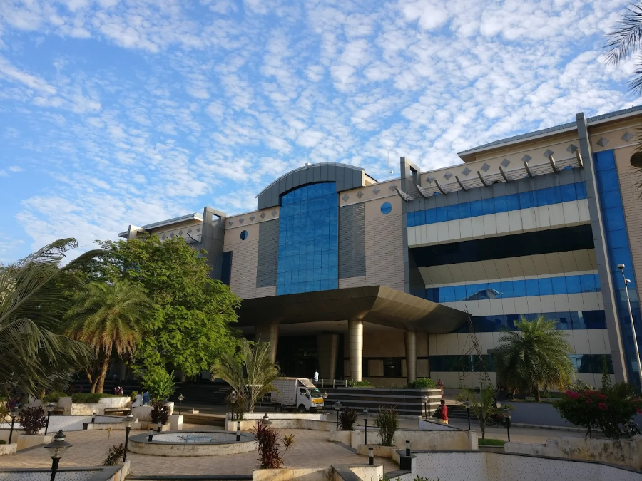 Sri Manakula Vinayagar Medical College & Hospital, Kalitheerthalkuppam - College Image
