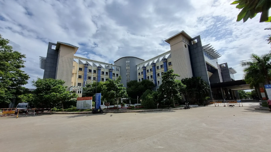 Sri Manakula Vinayagar Medical College & Hospital, Kalitheerthalkuppam - College Image
