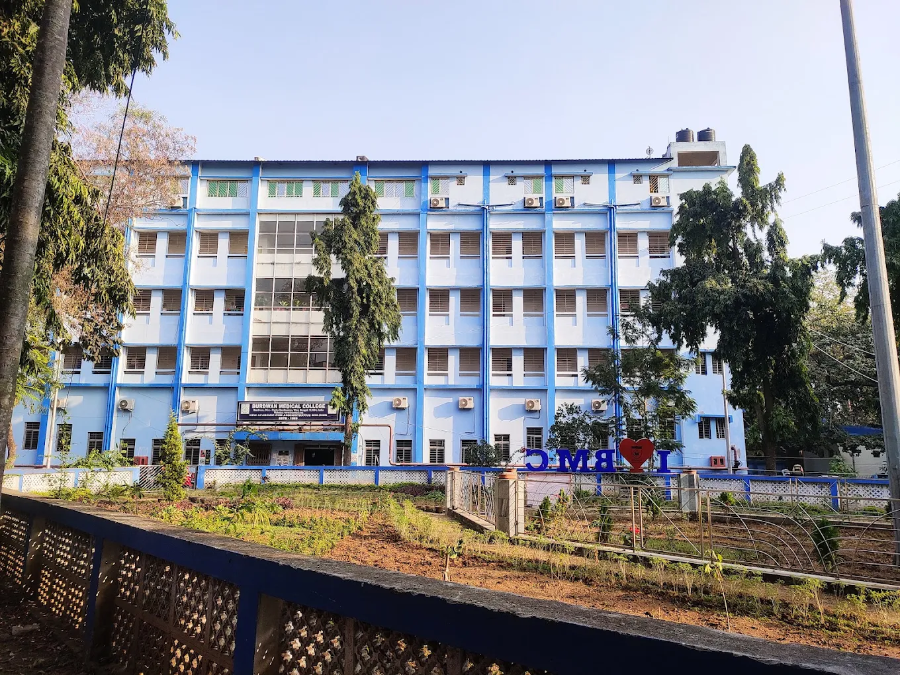 Burdwan Medical College, Burdwan - College Image