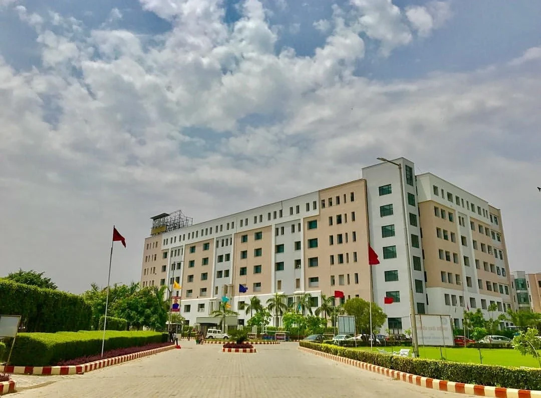 Teerthanker Mahaveer Medical College & Research Centre, Moradabad - College Image
