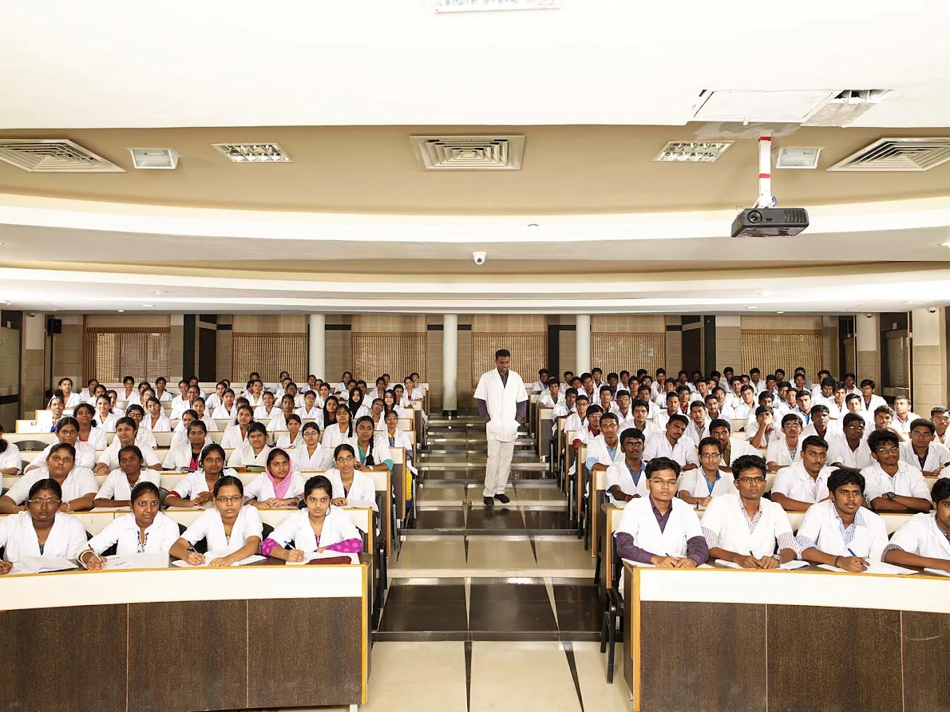 Sri Manakula Vinayagar Medical College, Kalitheerthalkuppam - College Image