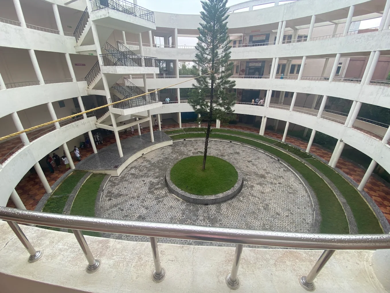 Sri Manakula Vinayagar Medical College, Kalitheerthalkuppam - College Image