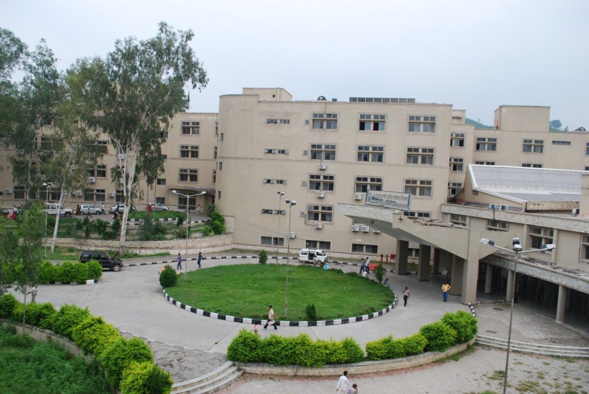 Dr. Rajendar Prasad Government Medical College & Hospital, Tanda - College Image