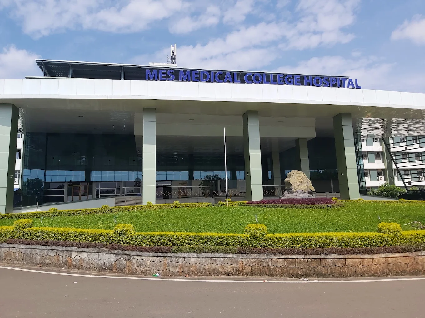 M E S Medical College & Hospital ,Perintalmanna Malappuram - College Image