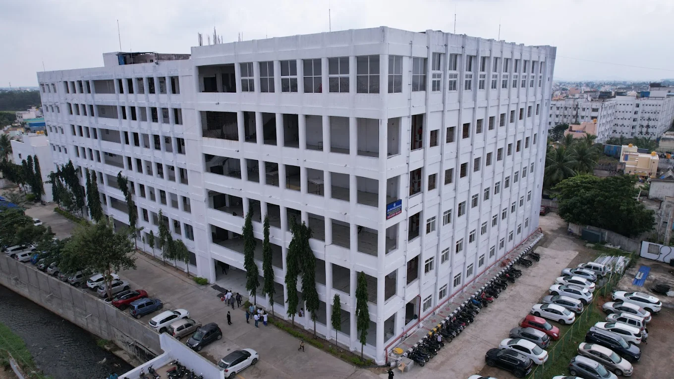 Sri Muthukumaran Medical College & Hospital, Chennai - College Image