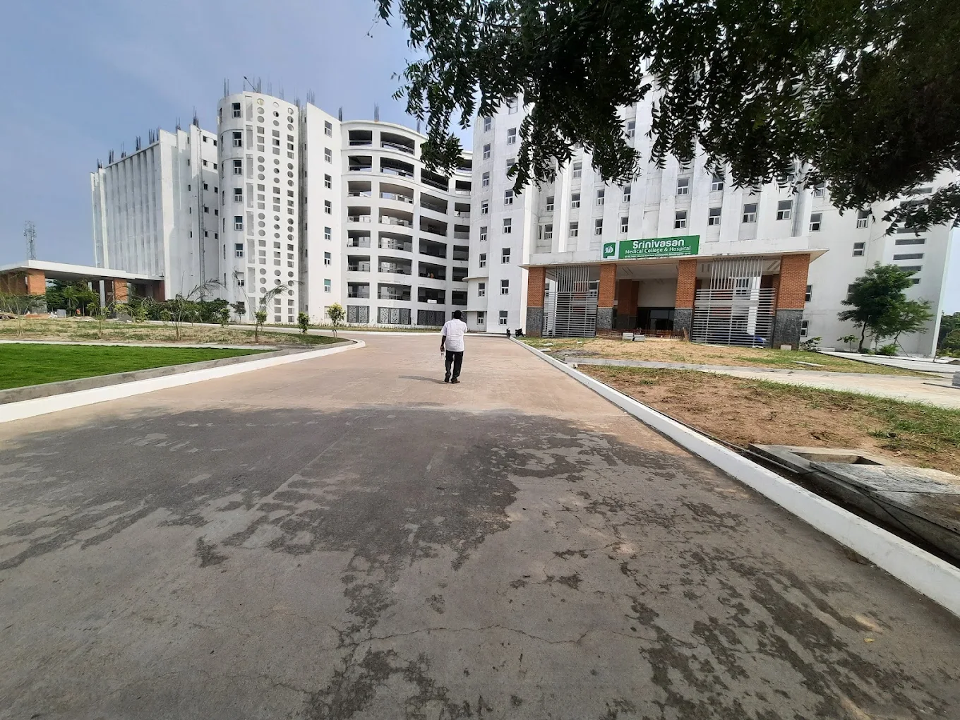 Srinivasan Medical College, Trichy - College Image