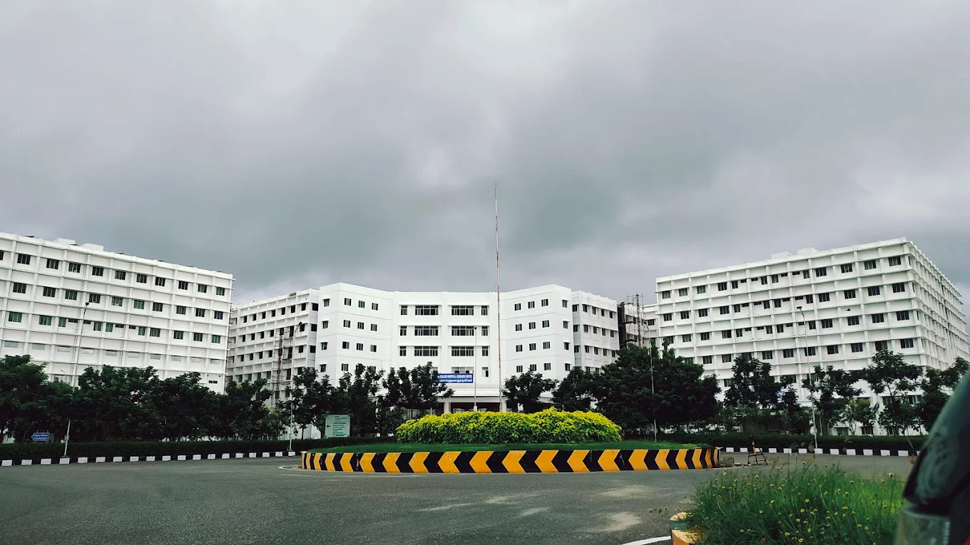 SRM Medical College, Trichy - College Image