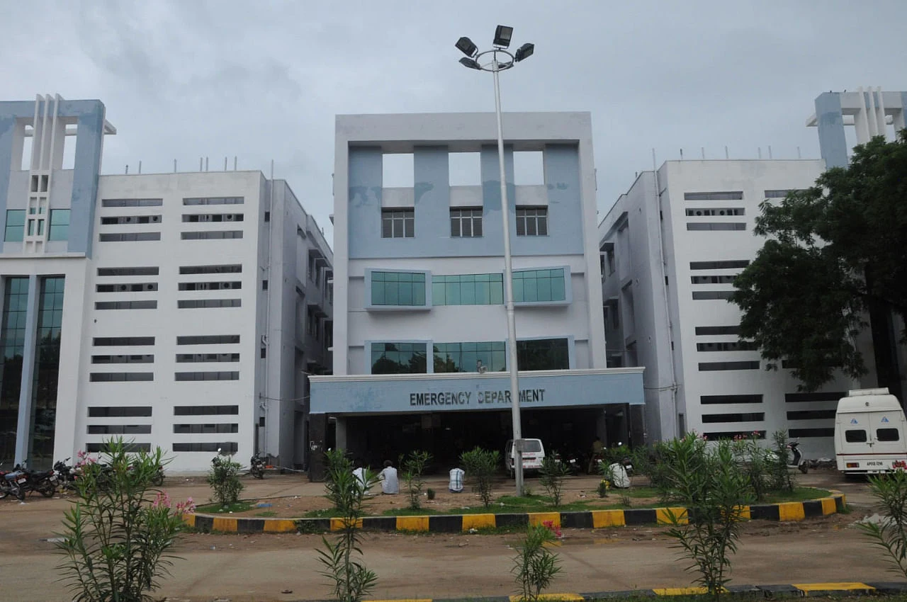 Rajiv Gandhi Institute of Medical Science, Adilabad - College Image